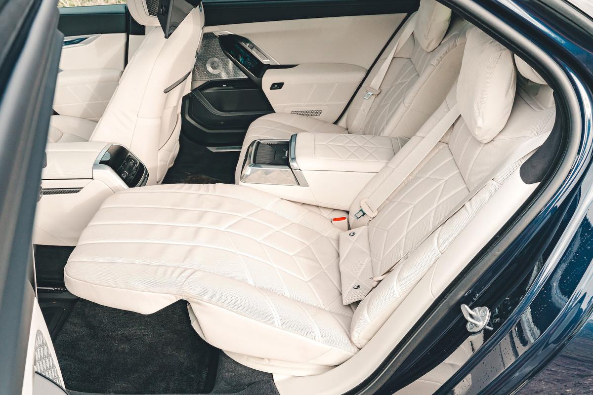 Used BMW i7 2022-present back seats