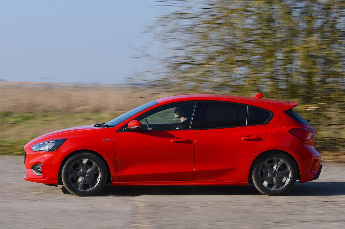 Used Ford Focus 2018-2026 panning shot red
