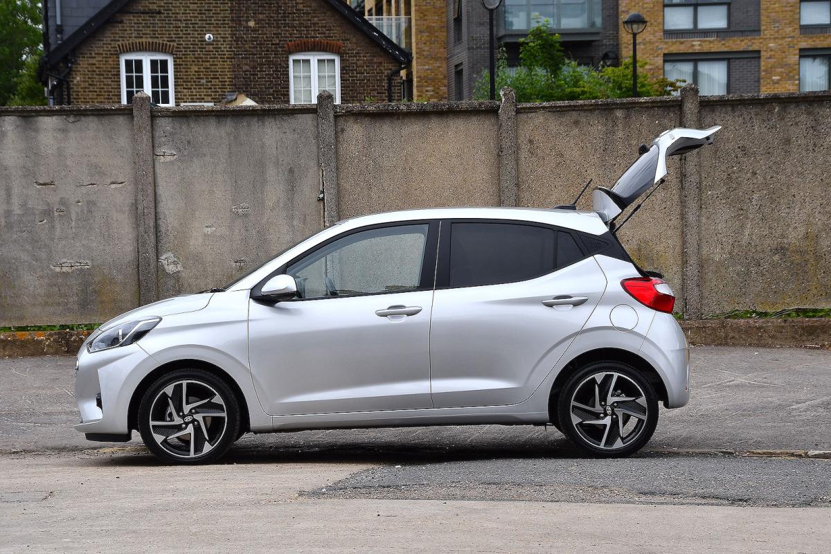 Used Hyundai i10 2020-present side boot open
