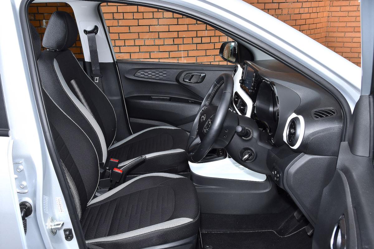 Used Hyundai i10 2020-present front seats