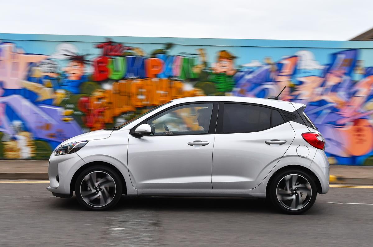Used Hyundai i10 2020-present panning shot silver