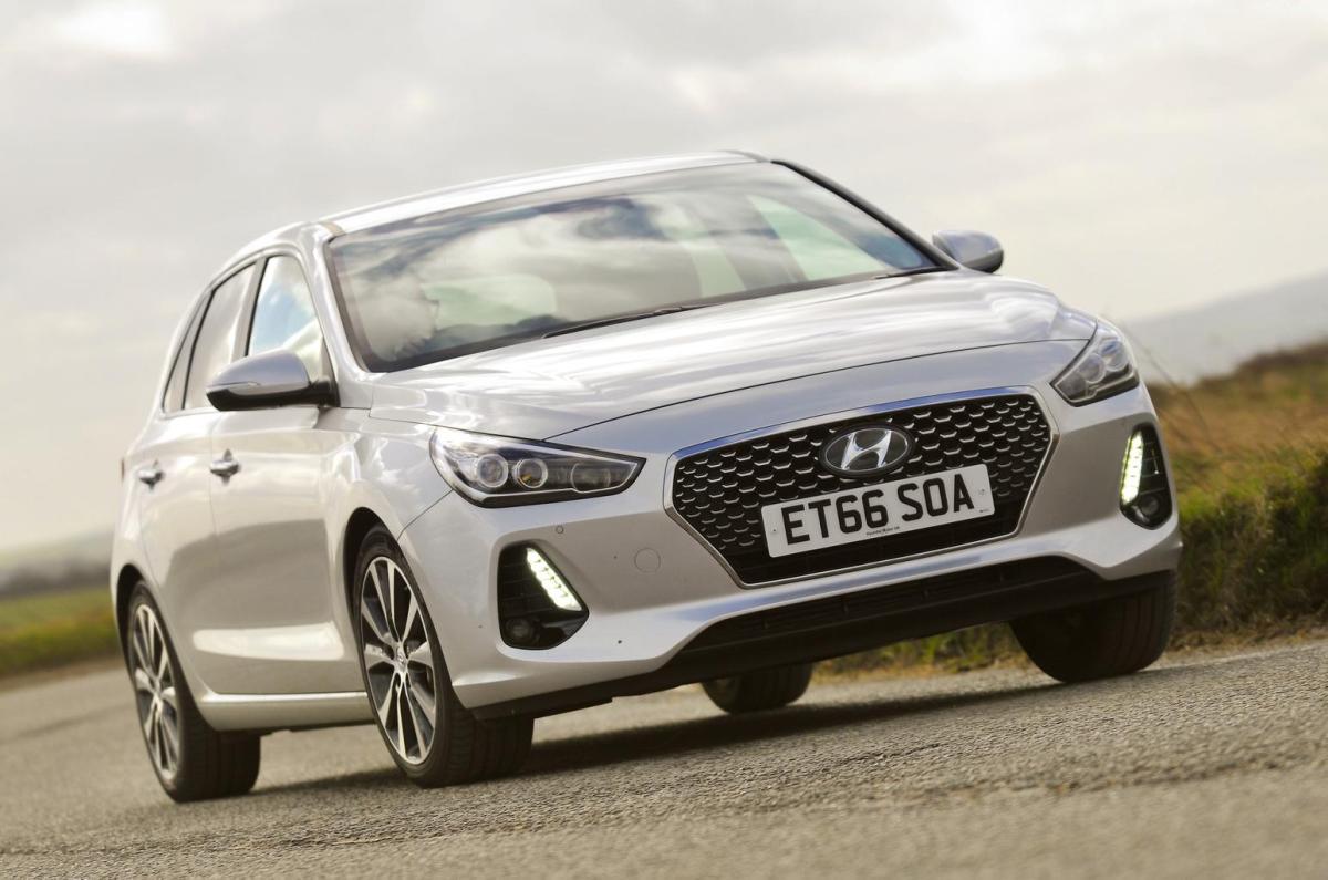 Used Hyundai i30 Hatchback 2017-present front cornering left