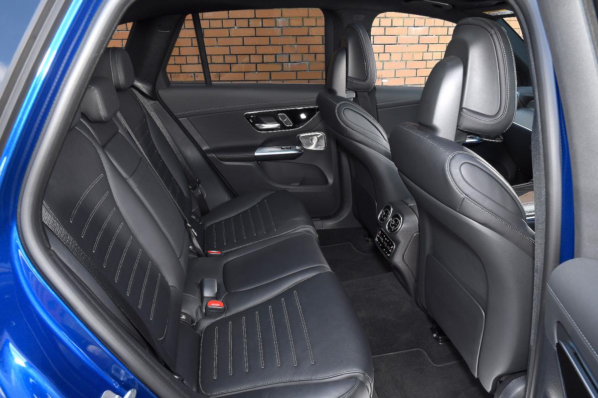 Used Mercedes GLC 2023-present back seats