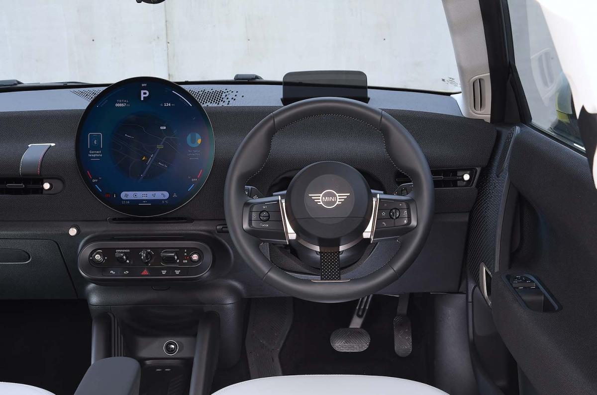 Used Mini Cooper Electric 2024-present interior dashboard