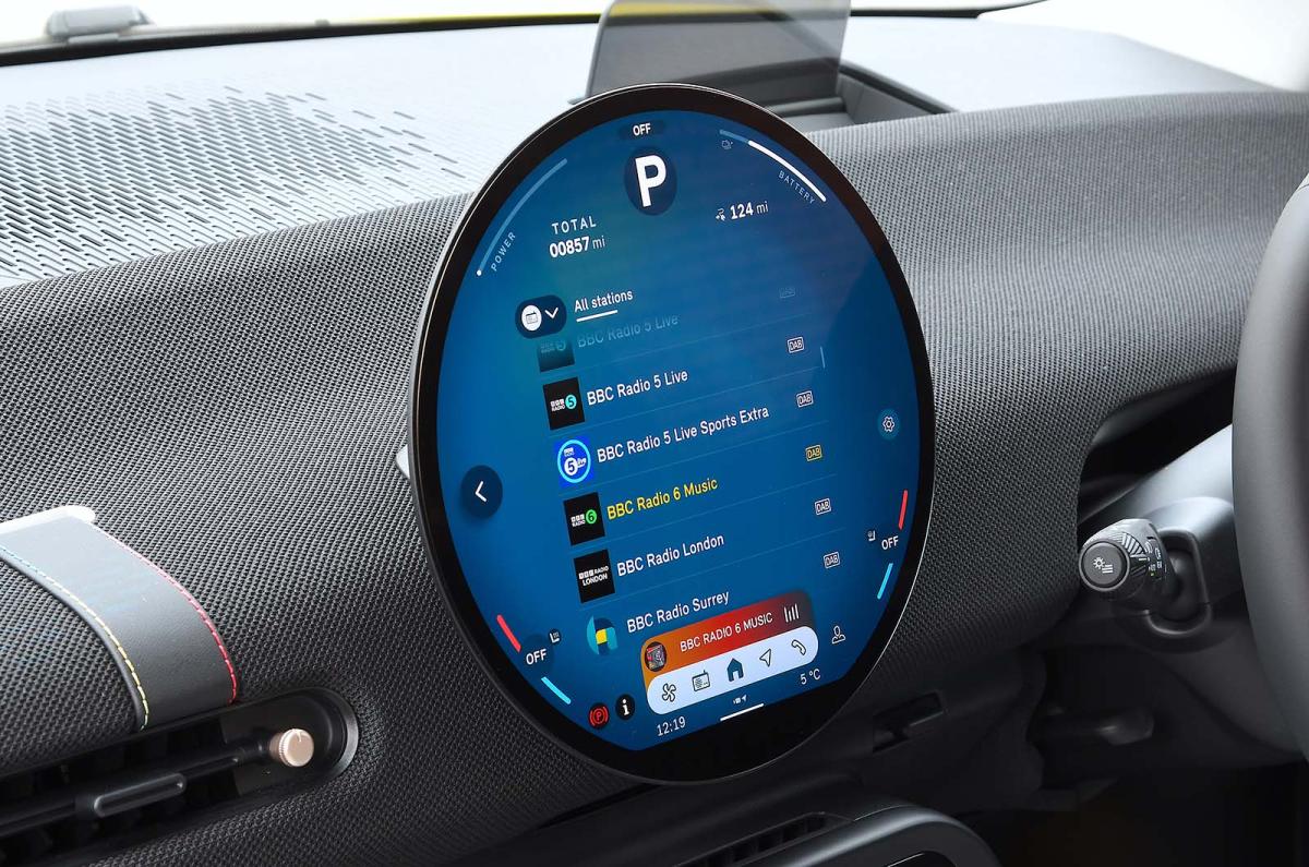 Used Mini Cooper Electric 2024-present touchscreen infotainment