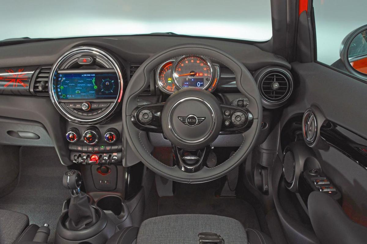 Used Mini Hatch 2014-2024 interior dashboard