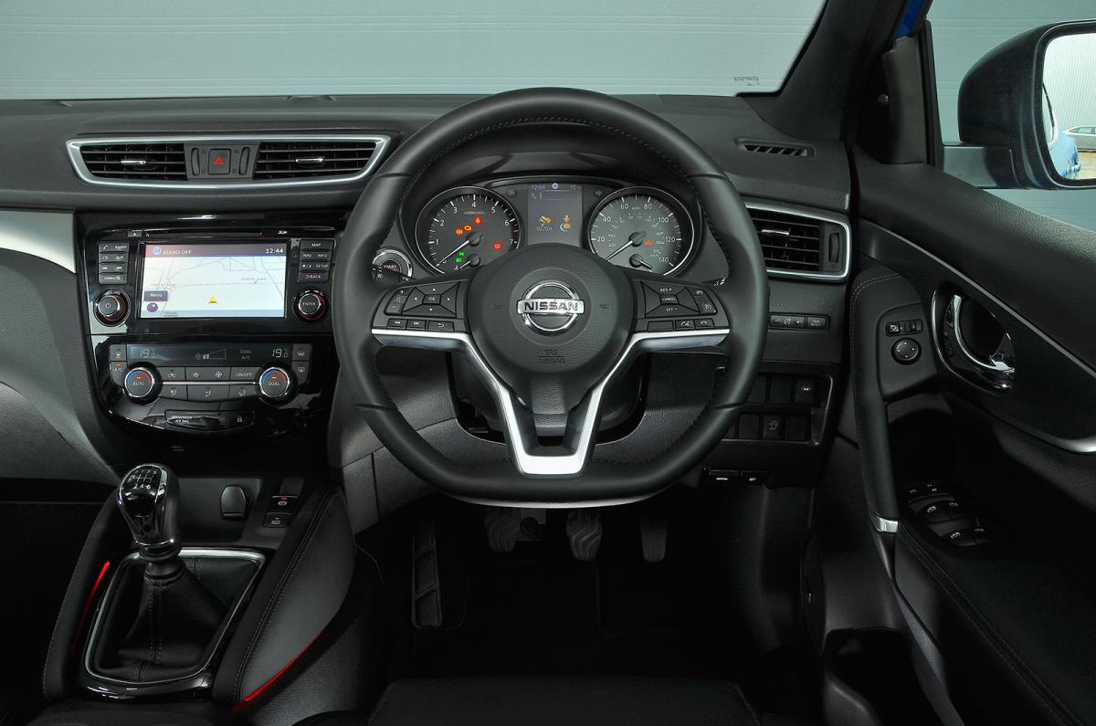 Used Nissan Qashqai 2014-2021 interior dashboard