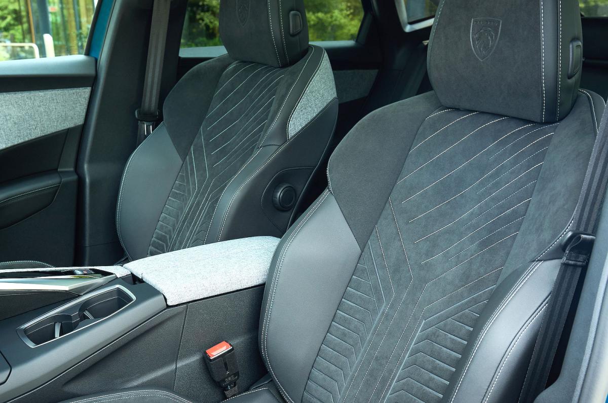 Used Peugeot 3008 2024-present front seats