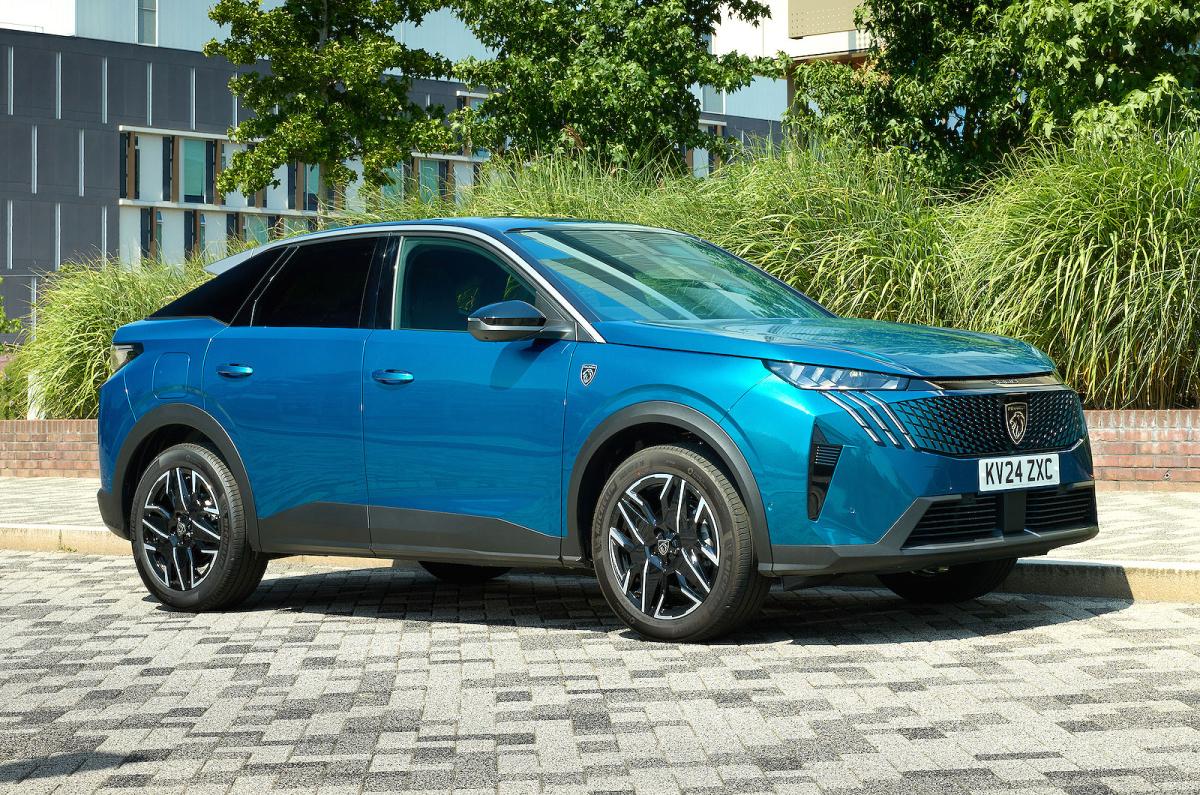 Used Peugeot 3008 2024-present front static blue