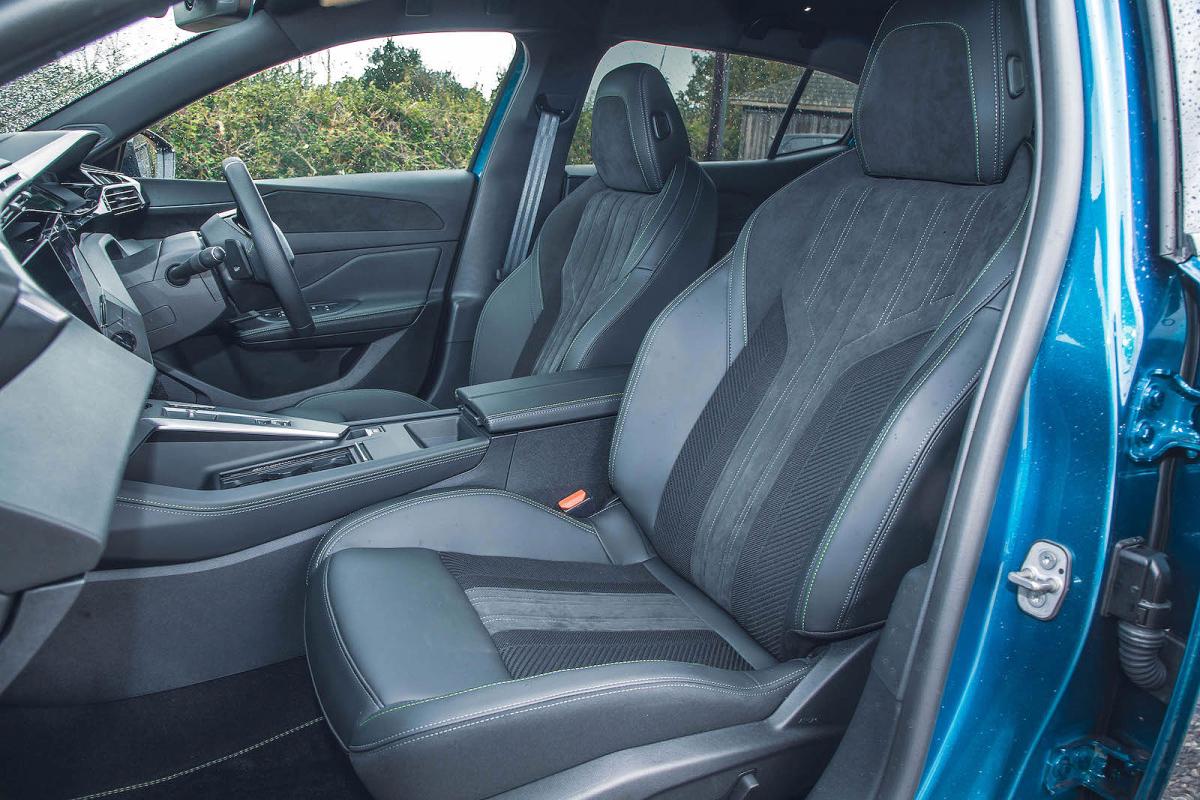 Used Peugeot 408 2023-present front seats