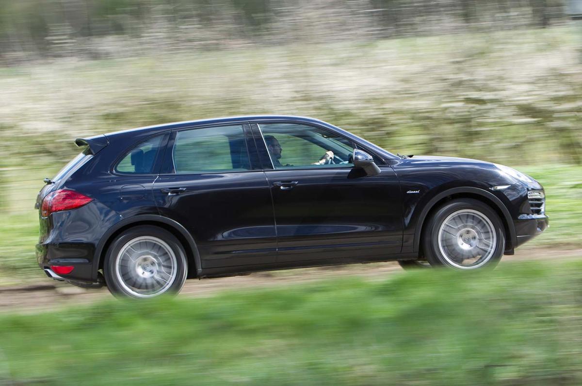 Used Porsche Cayenne 2010-2017 side driving black