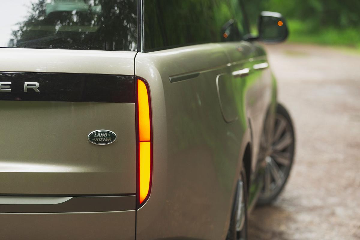 Used Range Rover 2022-present taillight detail
