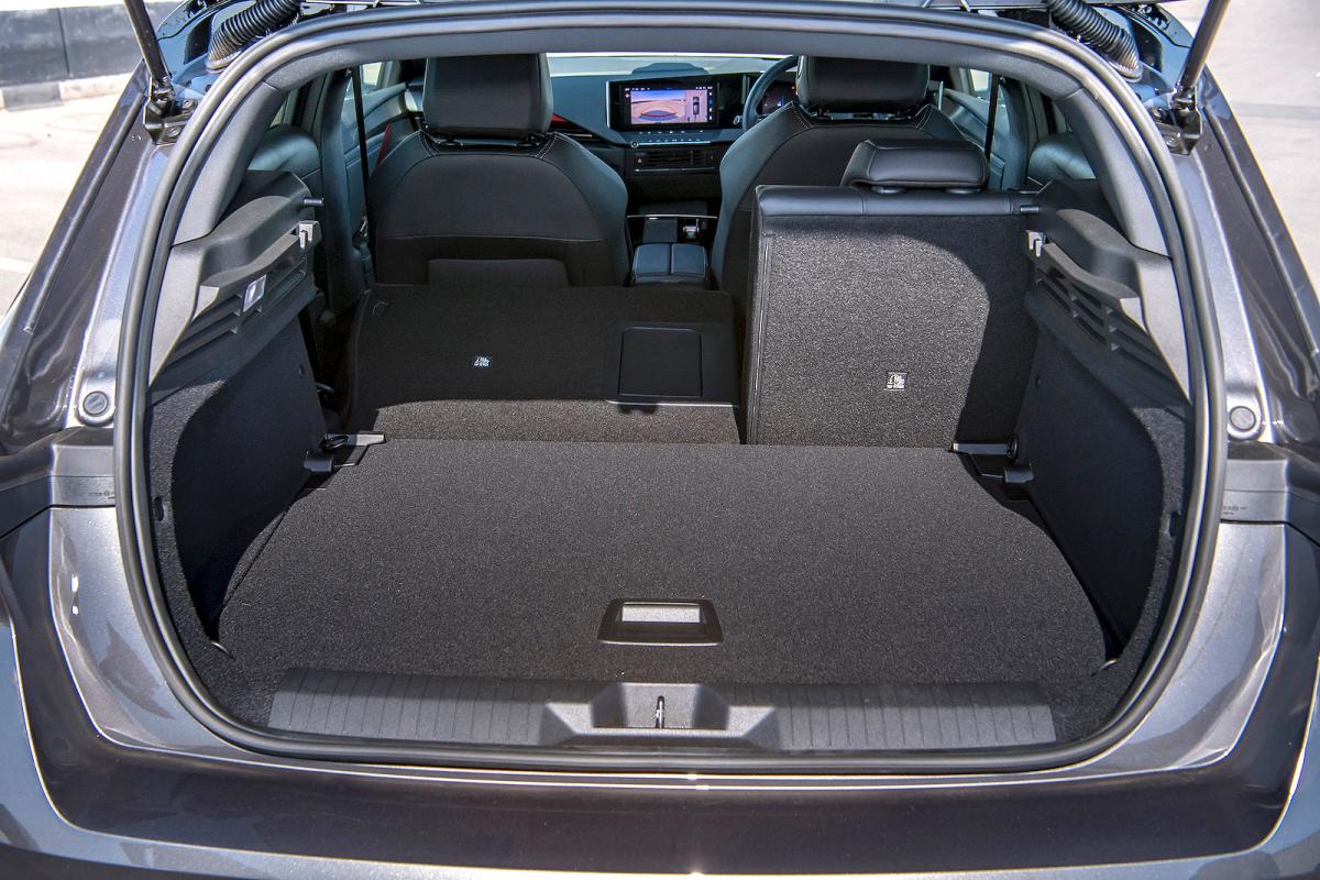 Vauxhall Astra boot
