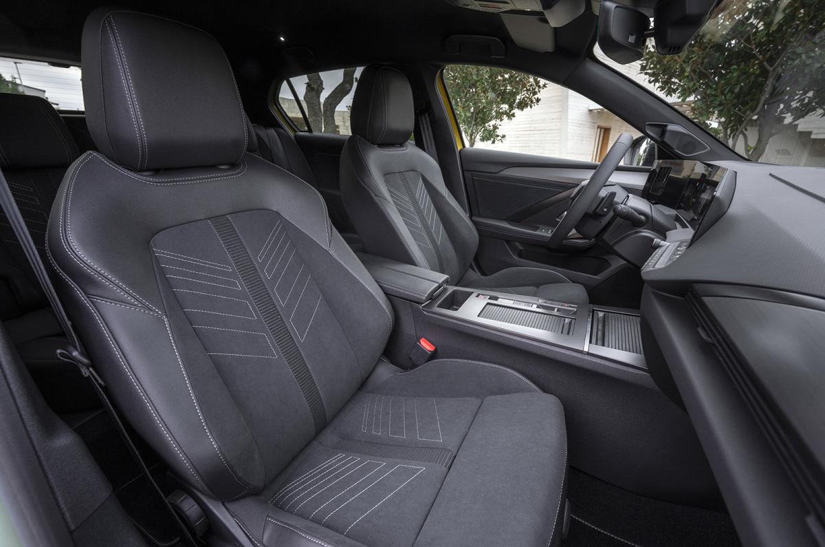 Vauxhall Astra Sports Tourer front seats