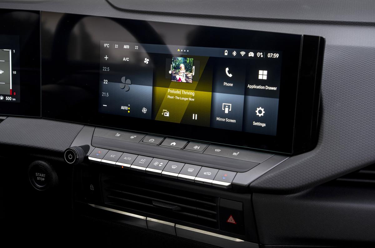 Vauxhall Astra Sports Tourer touchscreen