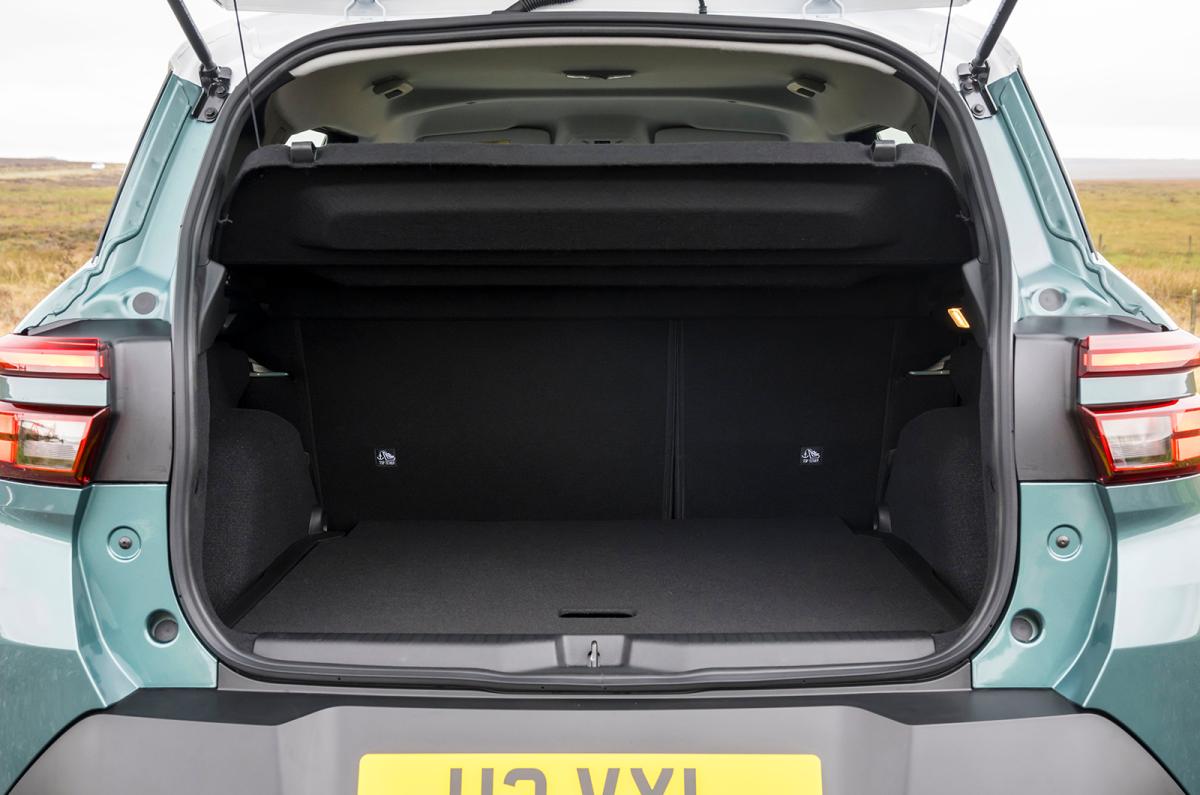 Vauxhall Frontera boot