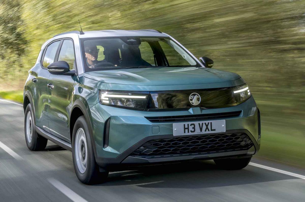 Vauxhall Frontera driving front right