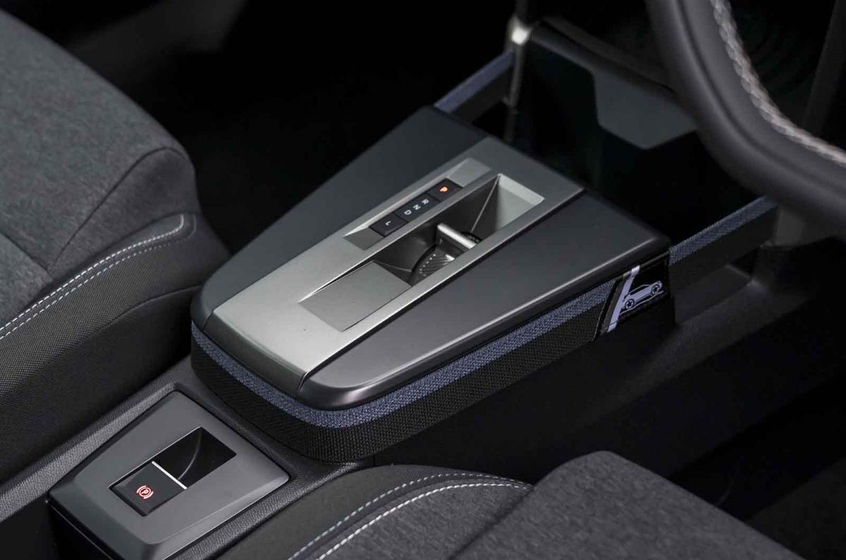 Vauxhall Frontera interior centre console