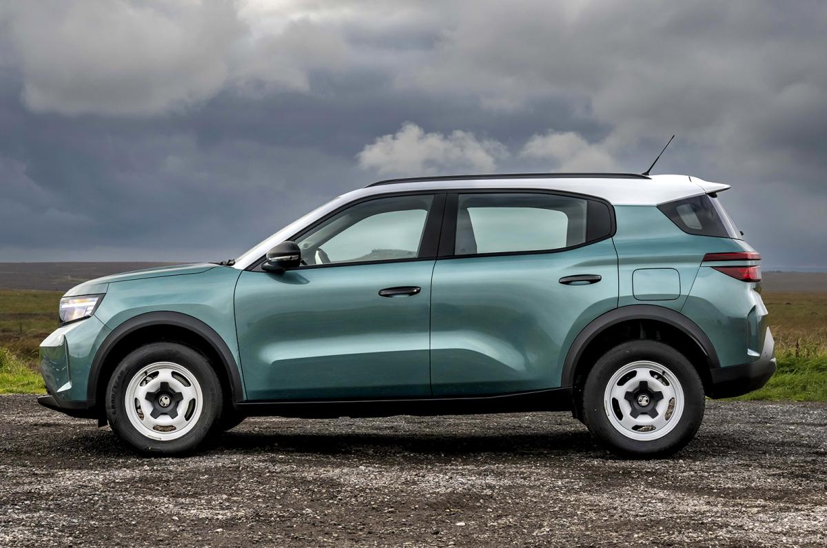 Vauxhall Frontera side profile
