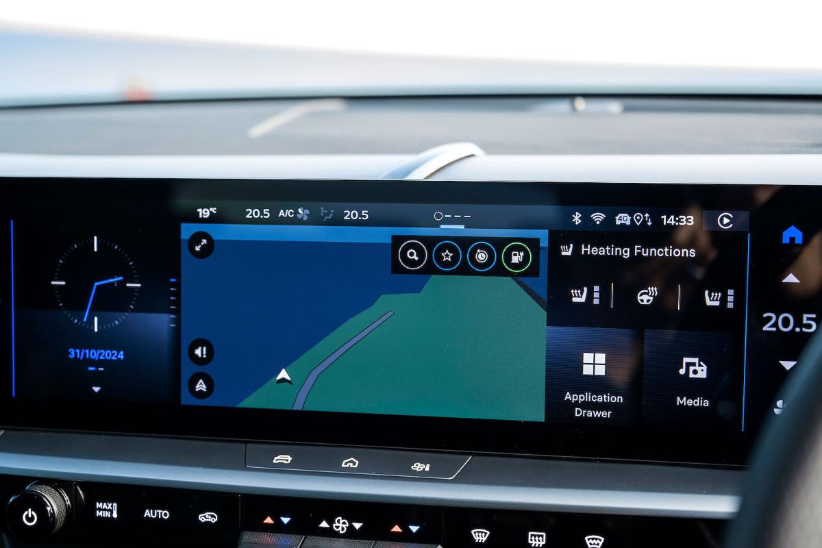  Vauxhall Grandland Electric infotainment touchscreen