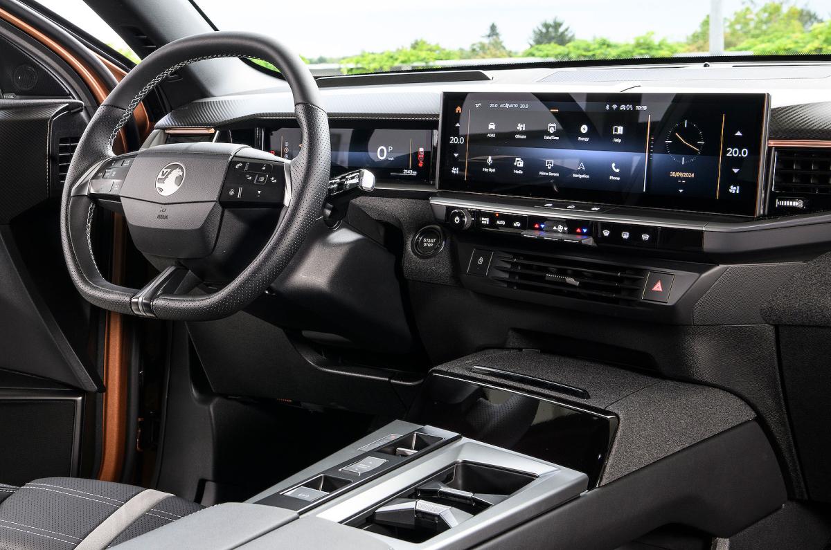 Vauxhall Grandland steering wheel and screens