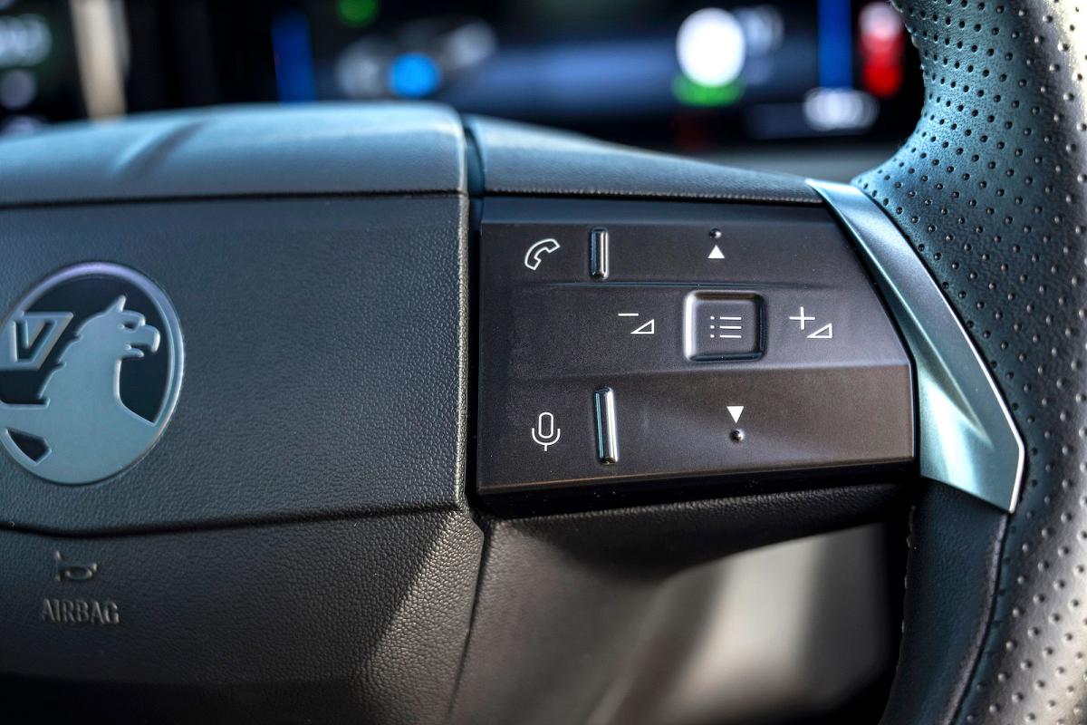  Vauxhall Grandland Electric steering wheel detail