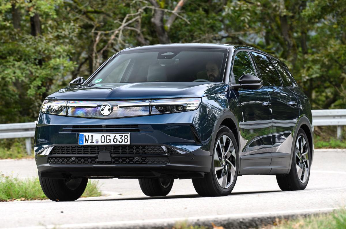 Vauxhall Grandland Hybrid front cornering
