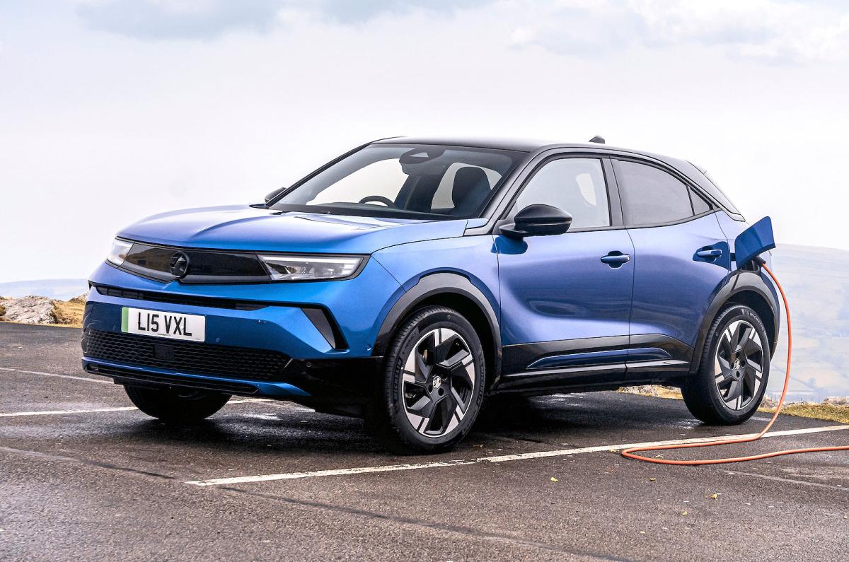 Vauxhall Mokka Electric front left static charging