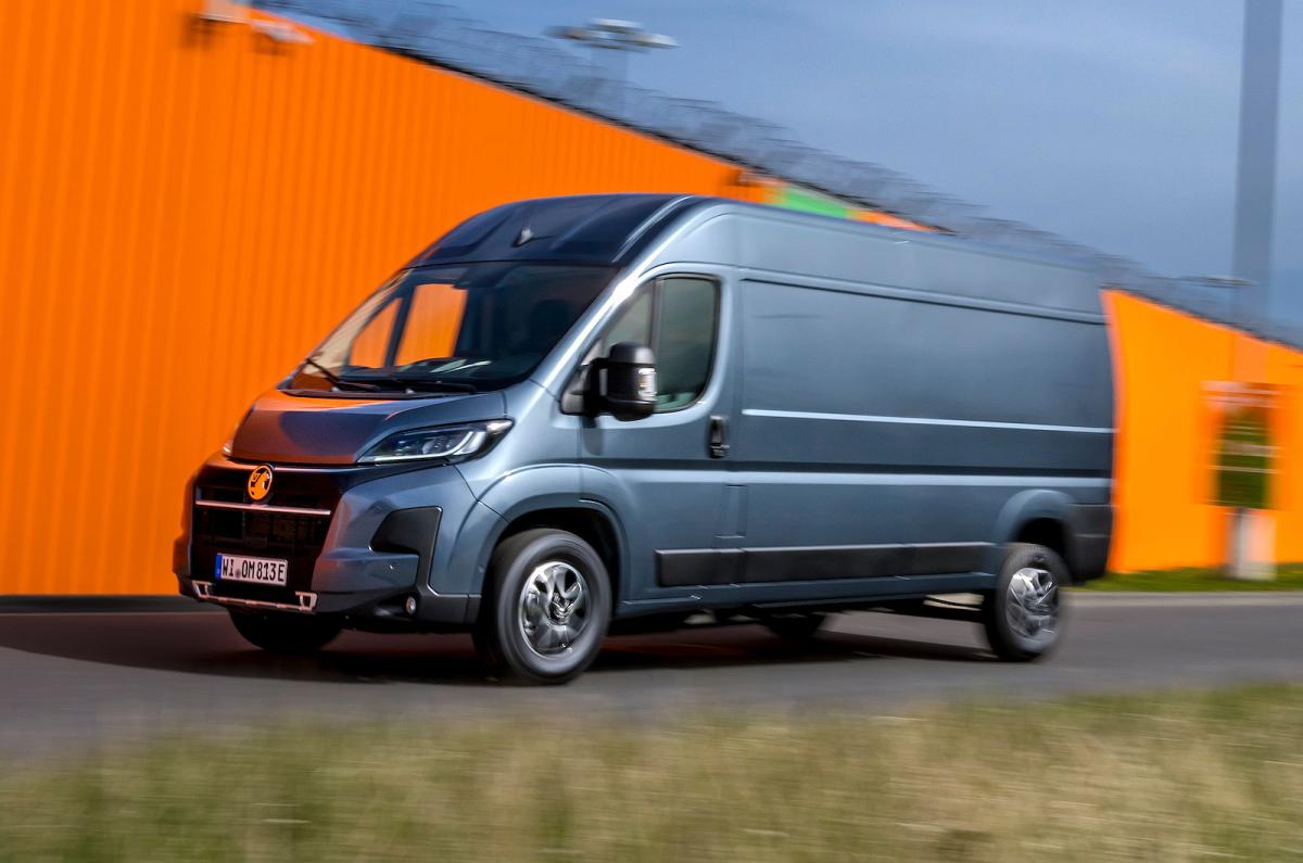 Vauxhall Movano Electric front left driving
