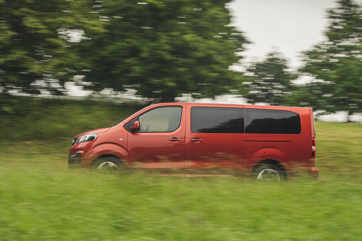 Vauxhall Vivaro-e Life 2020 side tracking
