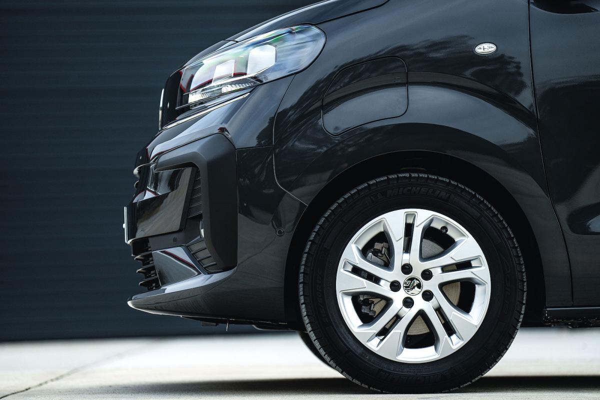 Vauxhall Vivaro Electric alloy wheel