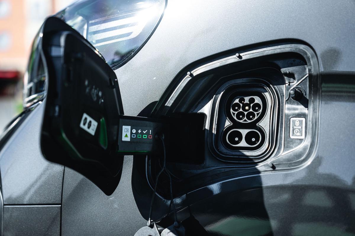 Vauxhall Vivaro Electric charging socket