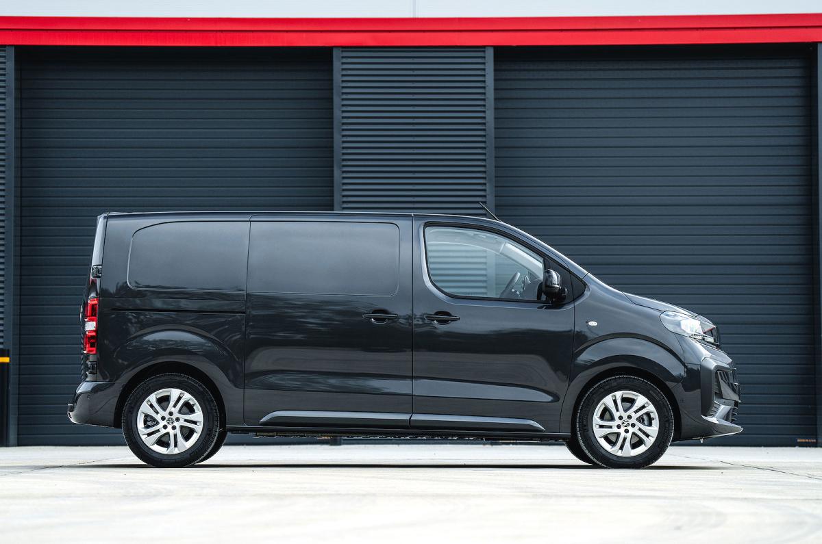 Vauxhall Vivaro Electric right static