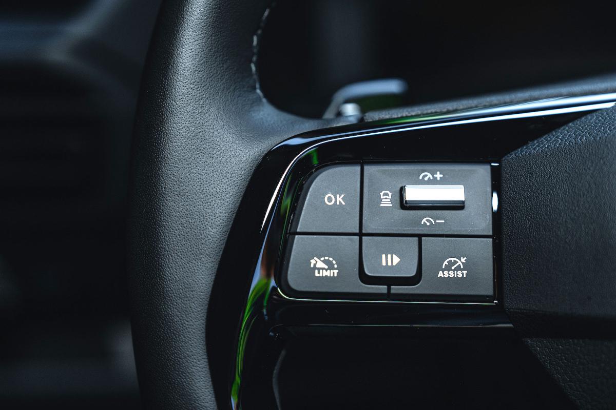 Vauxhall Vivaro Electric steering wheel detail