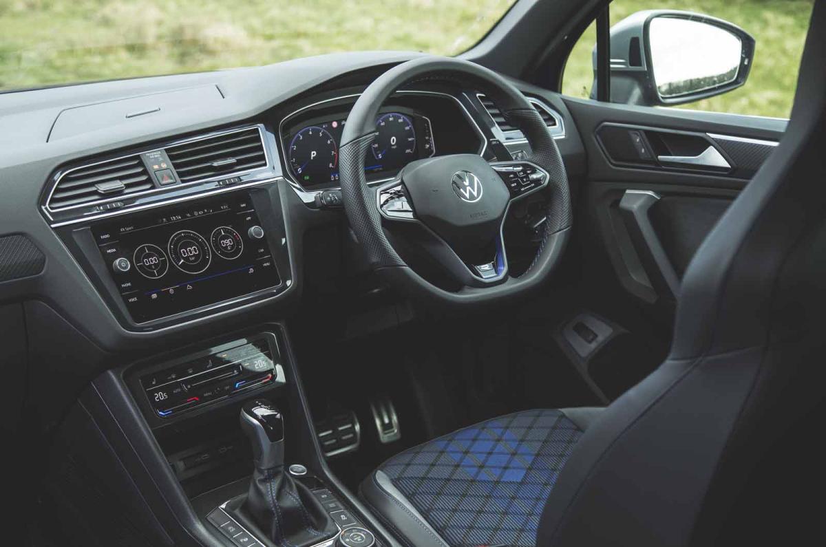 Volkswagen Tiguan R 2021 dashboard