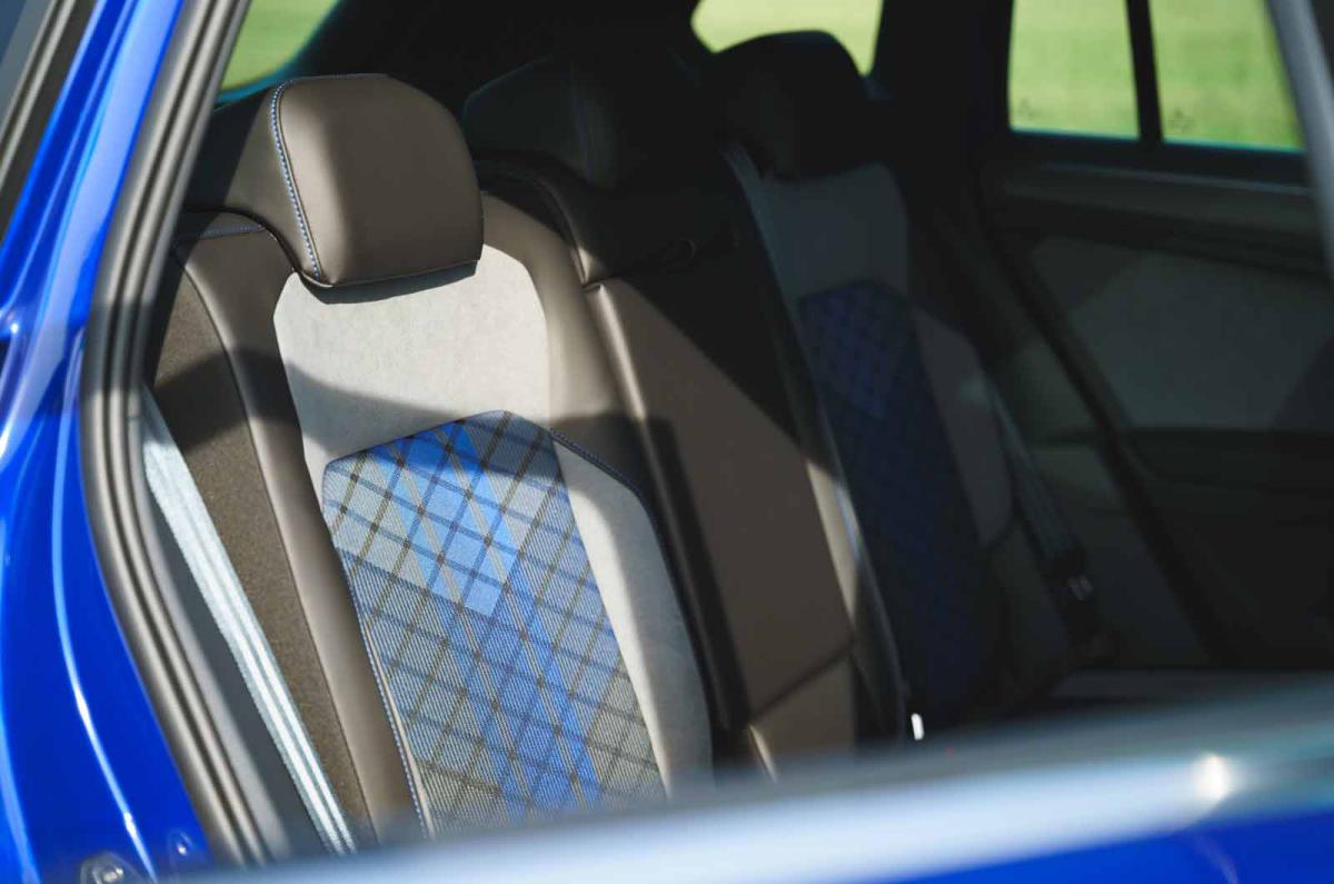 Volkswagen Tiguan R 2021 rear seats