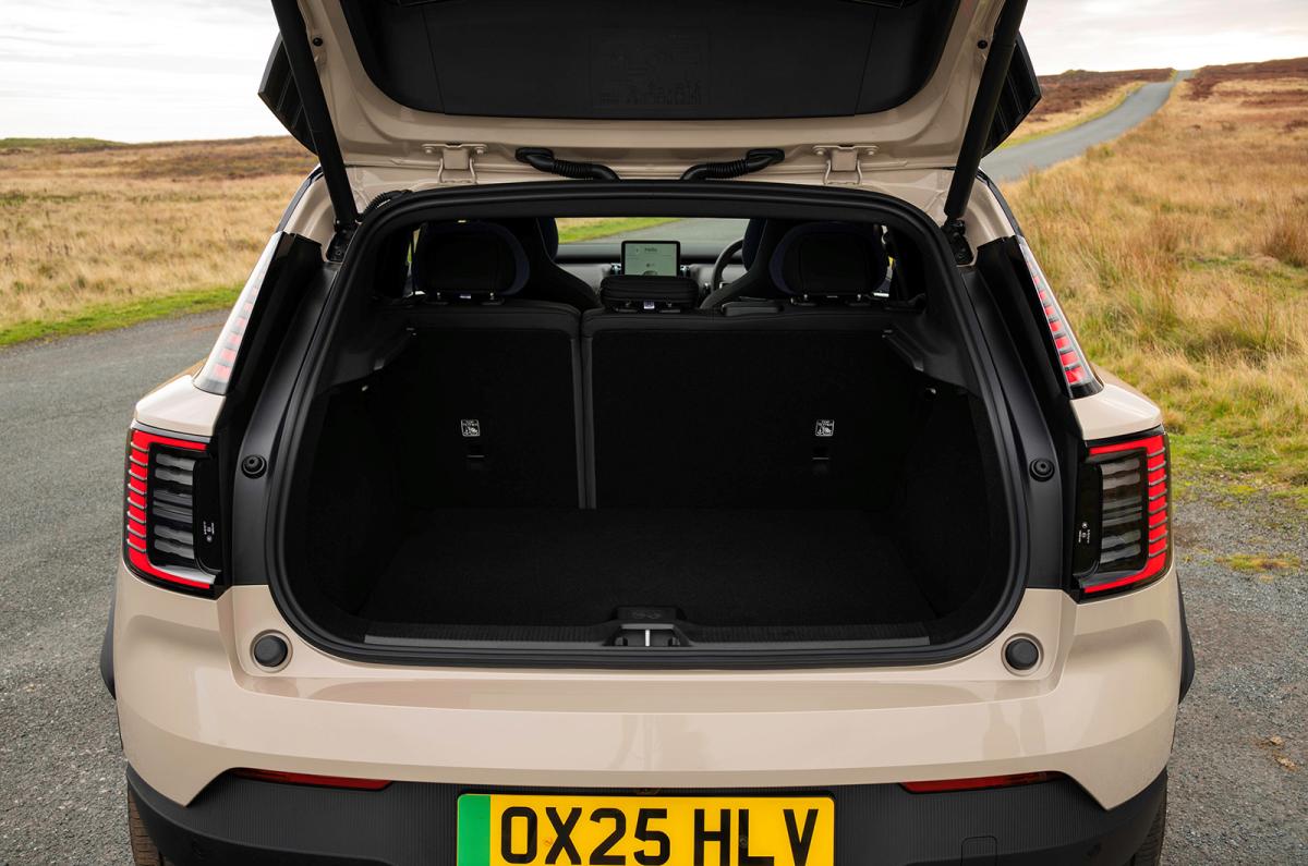 Volvo EX30 Cross Country boot