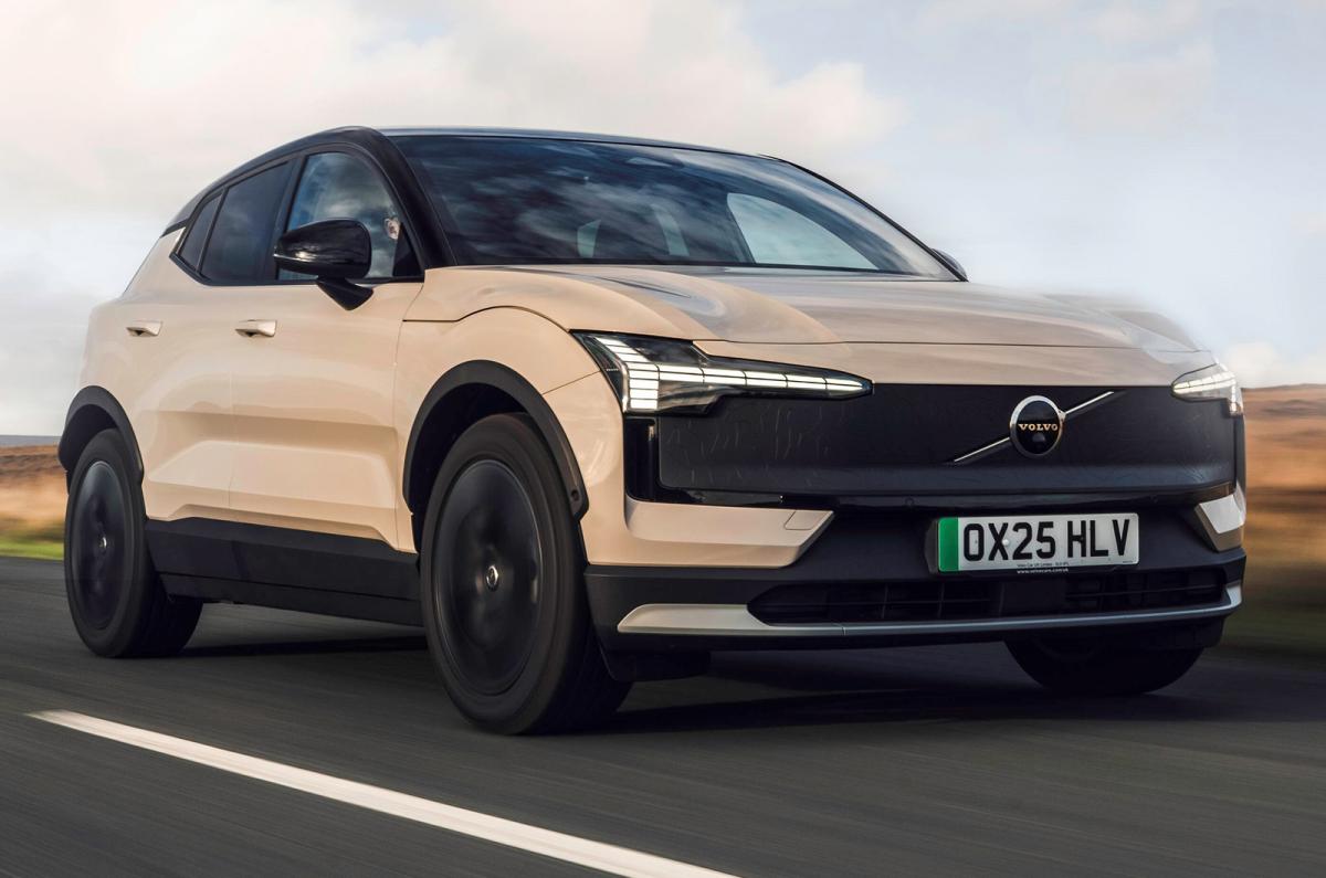 Volvo EX30 Cross Country driving