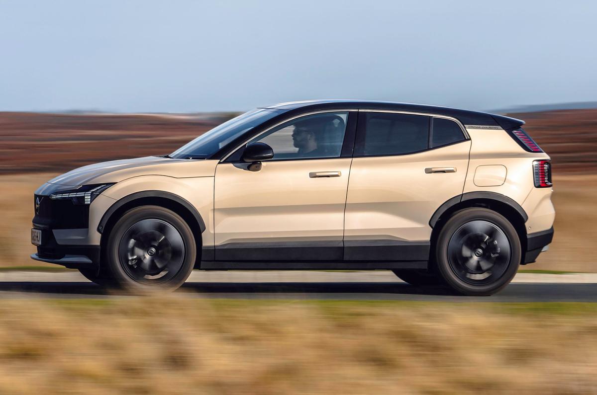 Volvo EX30 Cross Country driving side
