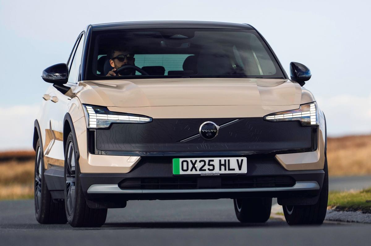 Volvo EX30 Cross Country front cornering