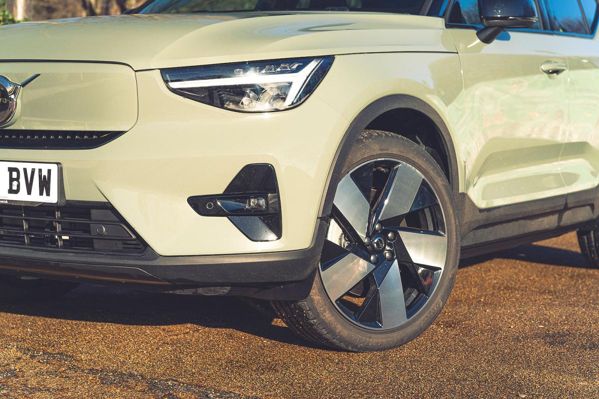 Volvo EX40 alloy wheel