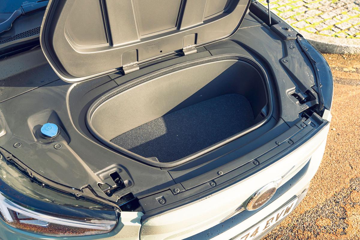 Volvo EX40 front boot