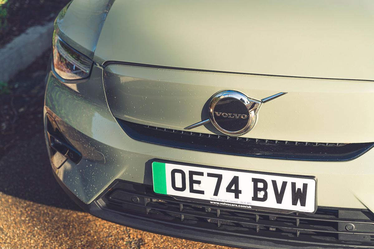 Volvo EX40 front detail