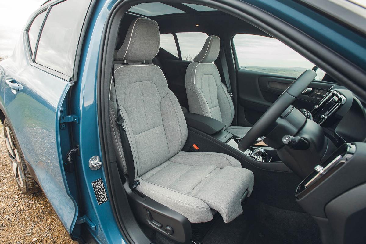 Volvo EX40 front interior