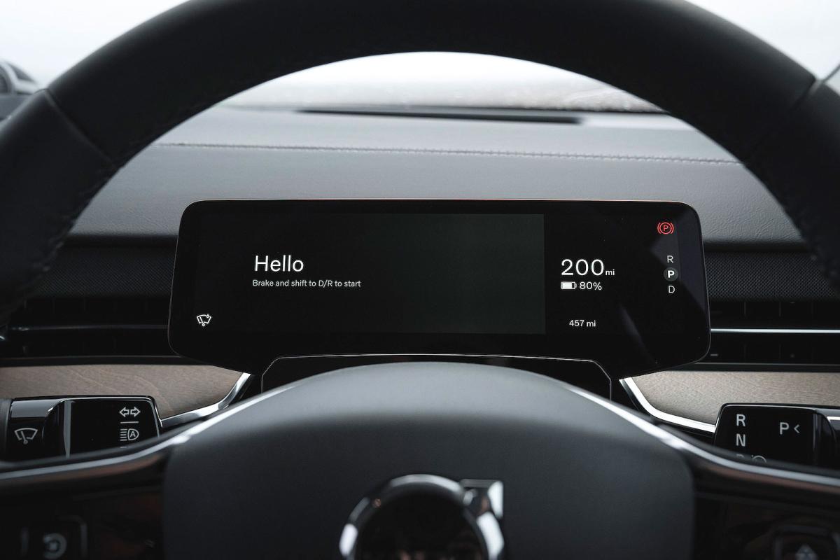 Volvo EX90 driver display