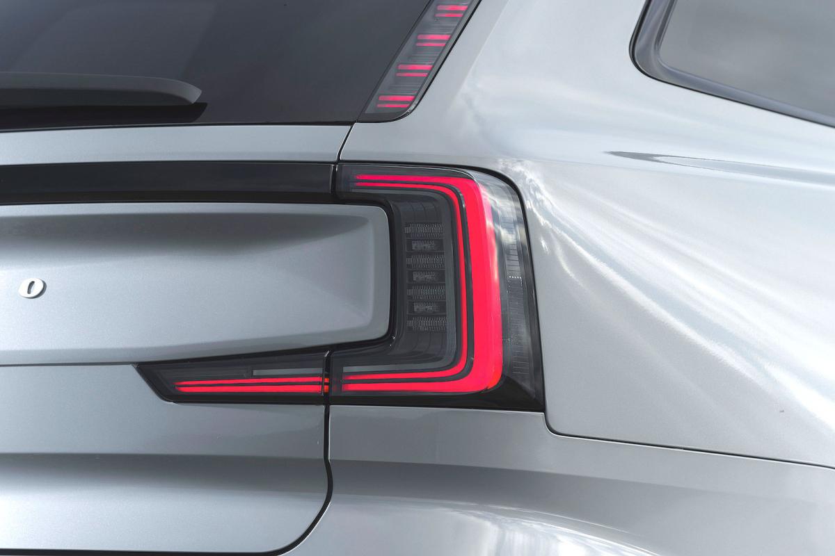 Volvo EX90 rear lights