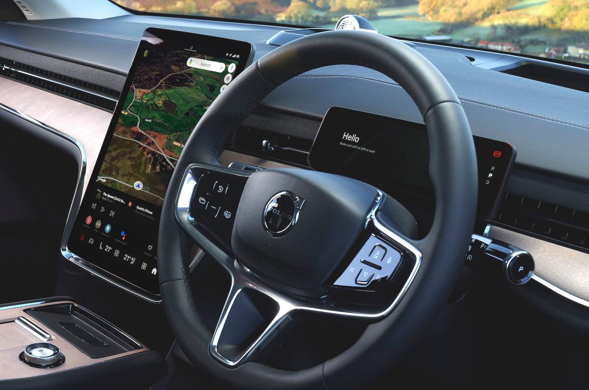 Volvo EX90 steering wheel and screens