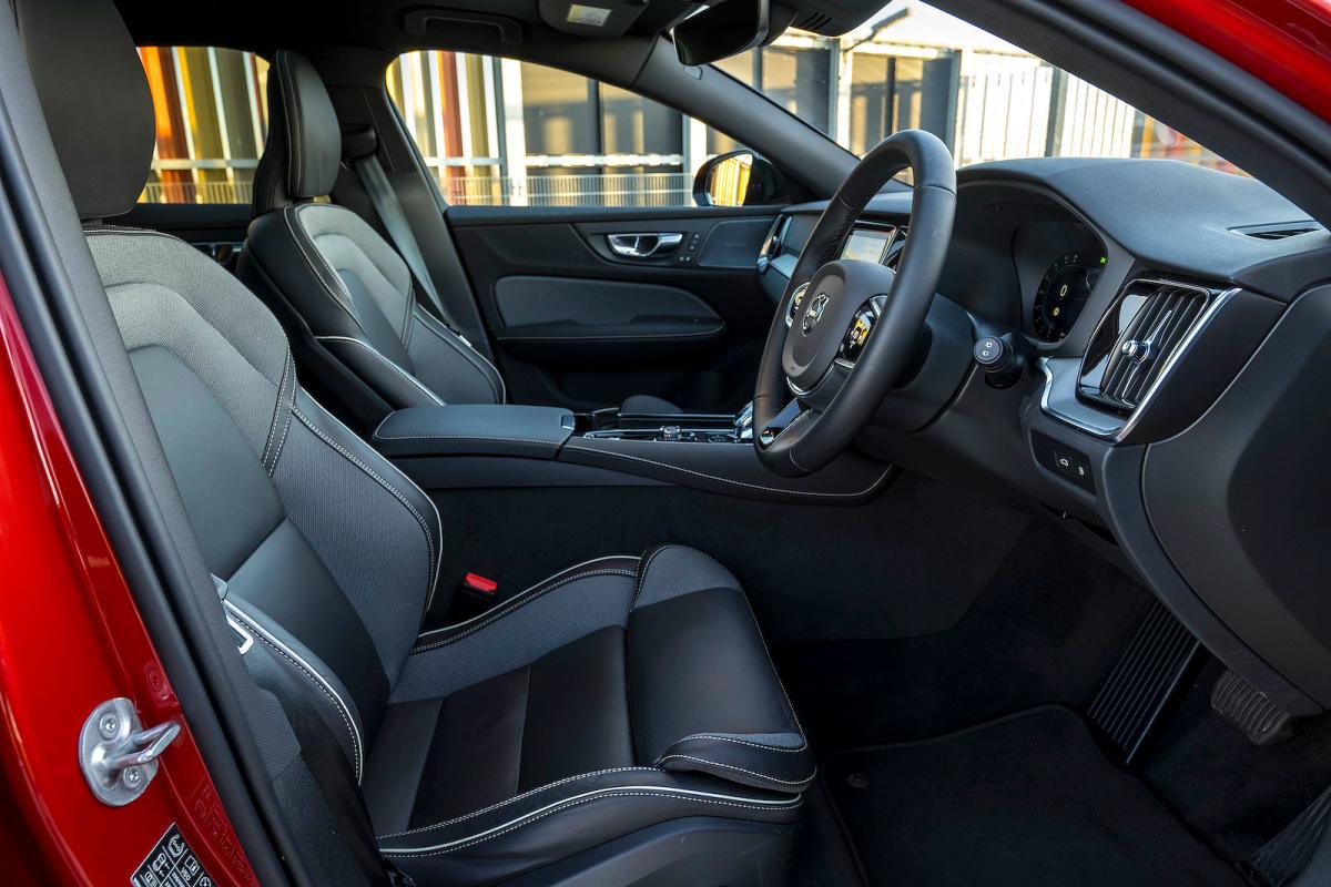 Volvo V60 front seats