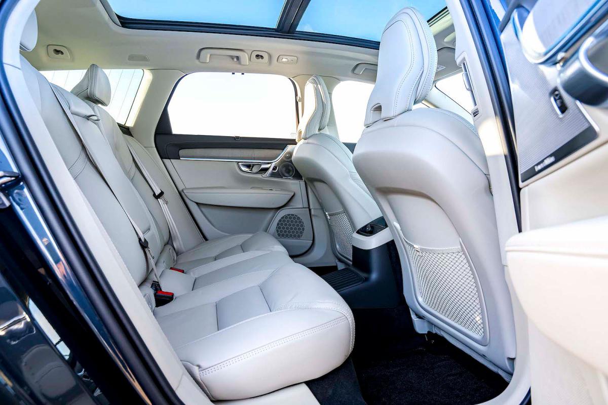 Volvo V90 back seats
