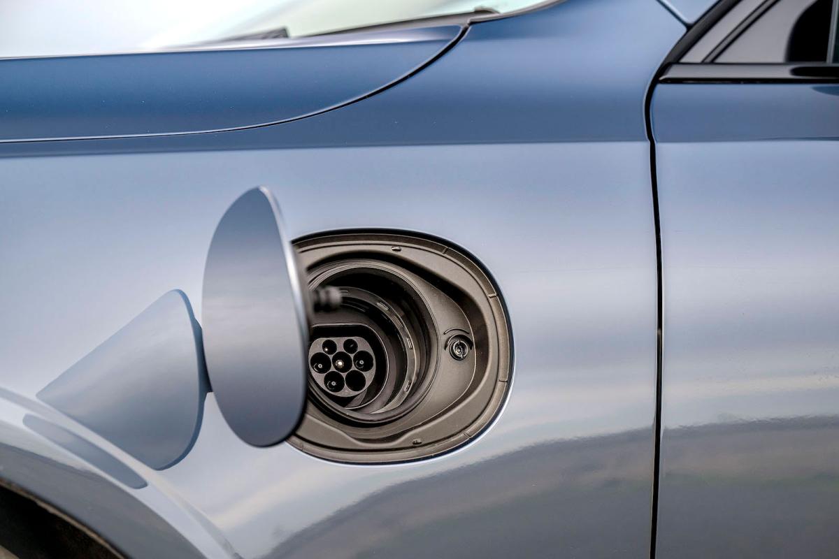 Volvo V90 charging socket